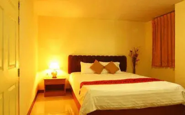 Omni Suites Apartment Hotel.
