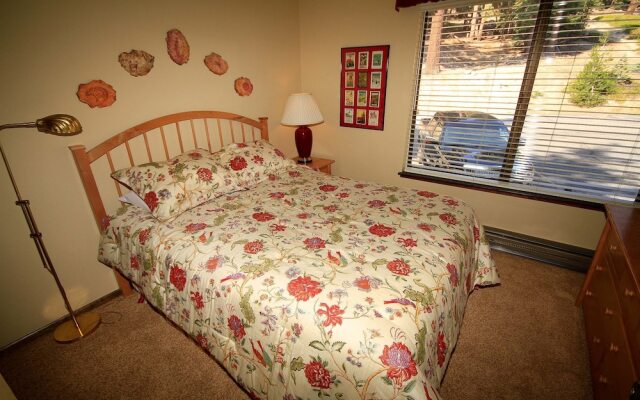 Discovery 4 Condominiums