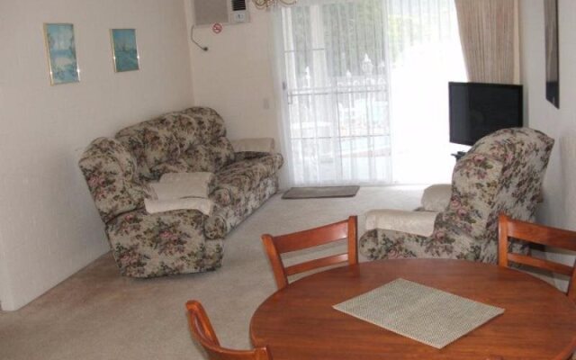 'Gracelands' Unit Six