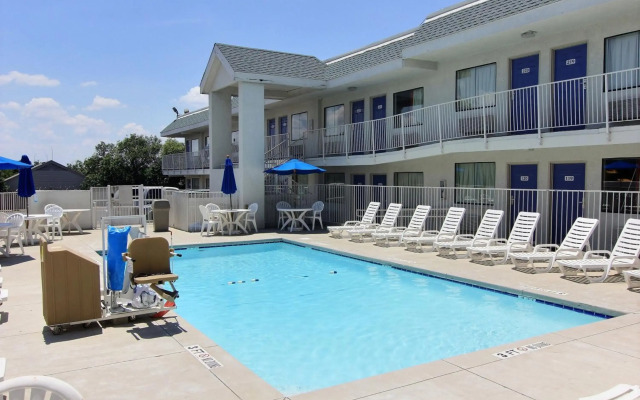 Motel 6 Austin, TX - North Central