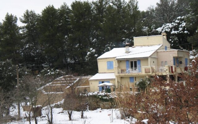 House With 3 Bedrooms in Peyrolles-en-provence, With Wonderful Mountai