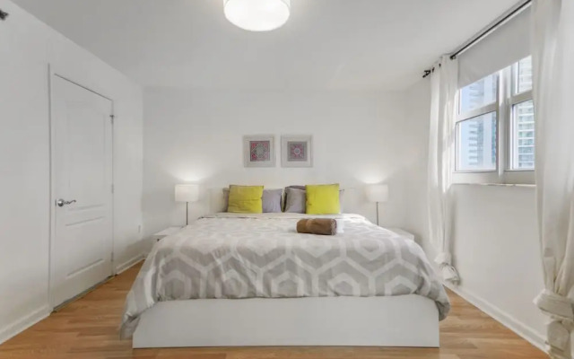 Stunning Condo on 31st Floor