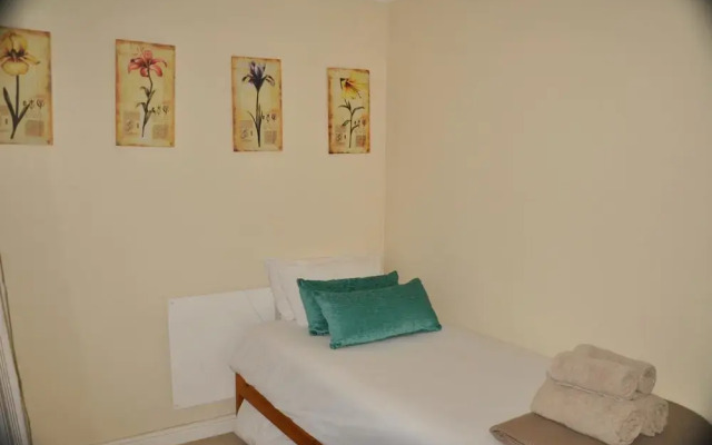 Blueline Guesthouse- FREE WiFi & PARKING