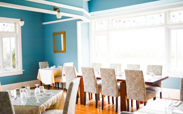 Dashwood Manor Seaside Bed & Breakfast