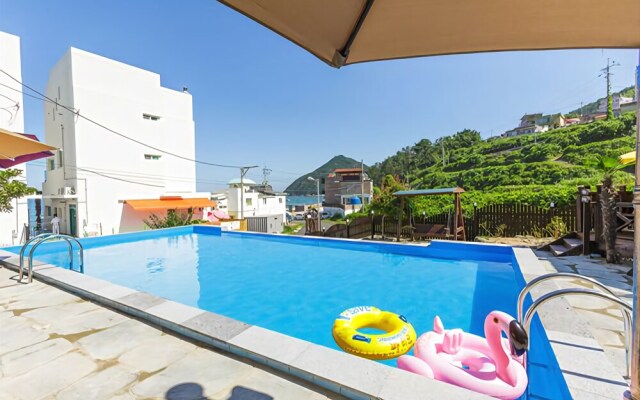Geoje Patio Pension