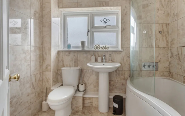 Impeccable 3-bed House in Basildon