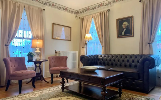 Grand Colonial B&B