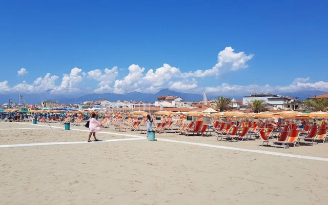 Comfortable Campsite-chalet G10 Tuscany Near sea