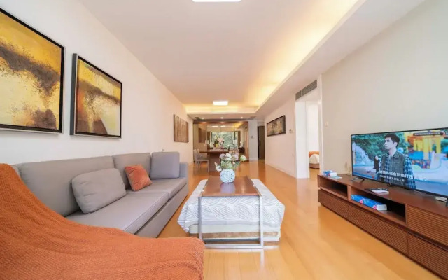 Tyms Cozy 2BR 1BA Apt Near Metro