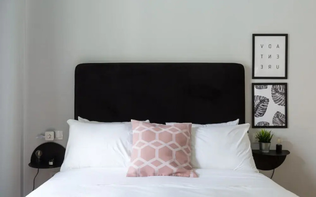 UPSTREET Acropolis Core Bright Modern Apt
