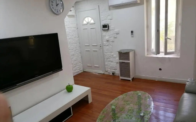 MAISON ENTIERE ,2 CHAMBRES, PARKING compris