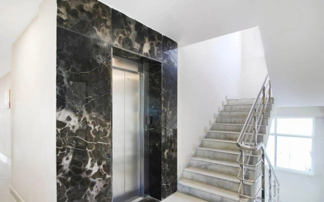 Apple Tree Inn by OYO Rooms