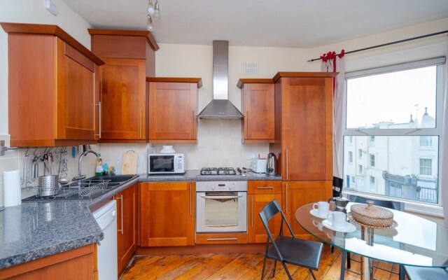 Bright 1BR Home in Fulham, 4 Guests