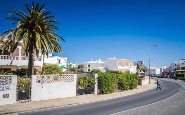 Stunning Olhos do Mar Apt, Albufeira