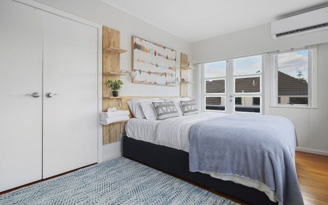 Amazing Home By Beach - Aircon-ed
