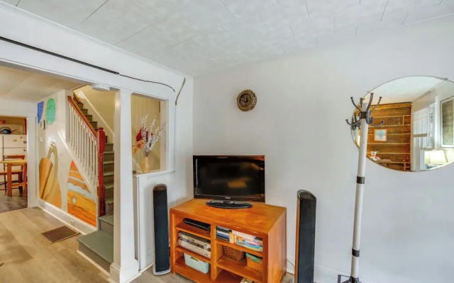 WFH Space & Yard! Walkable Lancaster Row Home