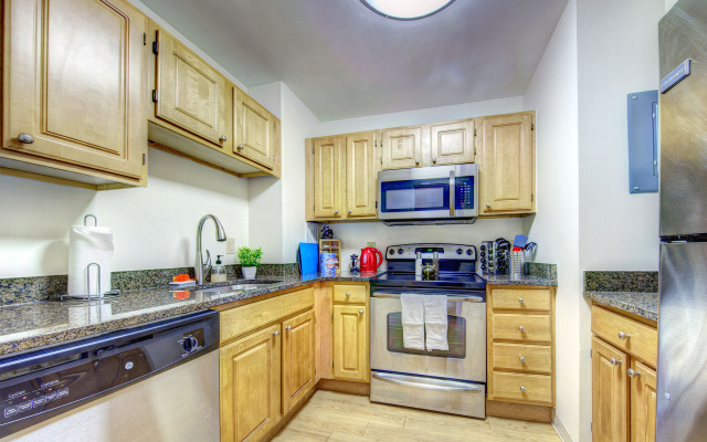 Spacious Back Bay Condo with Great Amenities!