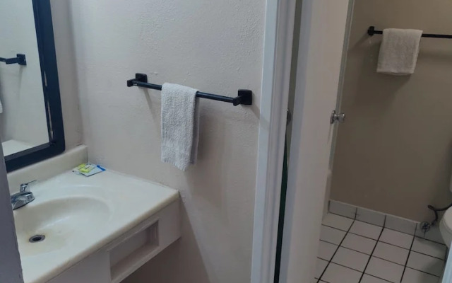 Best Inn & Suites
