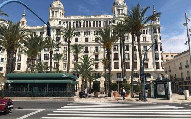 Apartamento CasaTuris con vistas a la playa del Postiguet A103