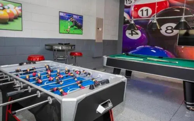 Eight Bedrooms with Pool & Spa 481