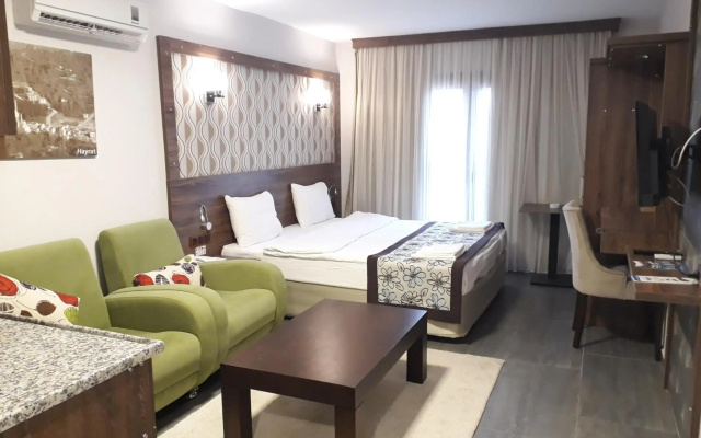 Dolphin Apart & Hotel