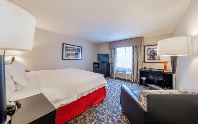 Hampton Inn & Suites DuPont