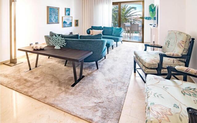 CB1- Sweet flat, shared pool in perfect location