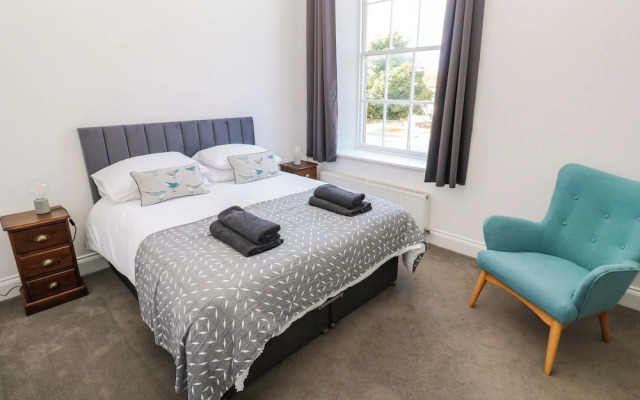 2 Regent Mews