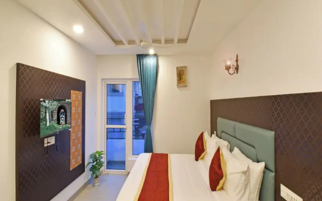 A K G Hotel