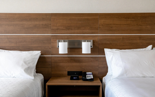 Holiday Inn Express Lethbridge Southeast by IHG