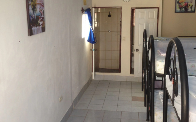 Hostal Brisas y Olas - Hostel