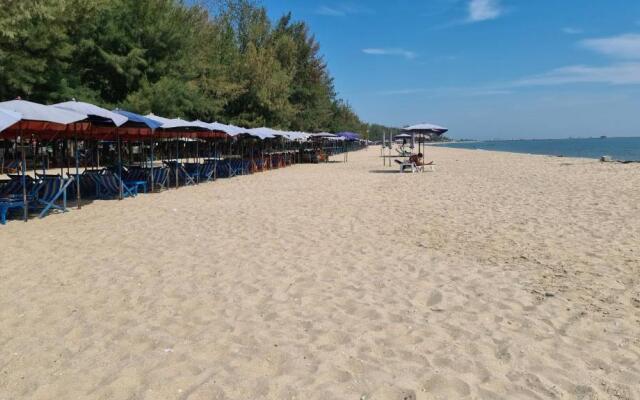 Schönes Bungalow mit Gemeinschaftichem Außenpool und 2km vom Sandstrand Enfernt