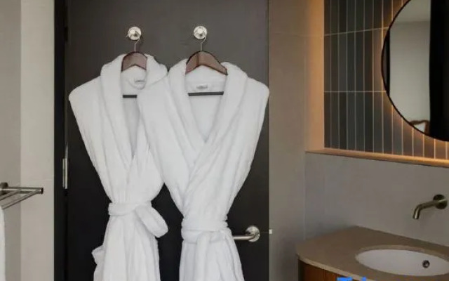 Crowne Plaza Adelaide Mawson Lakes by IHG