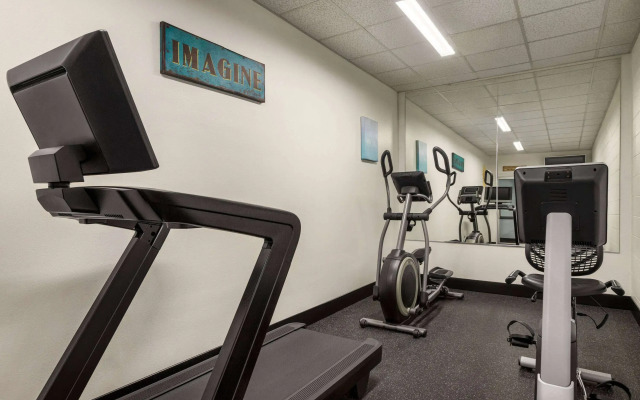 Ramada by Wyndham Richland Center