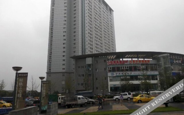 Xinyue Business Hotel (Chongqing Qibo Mansion, Light Rail Station)