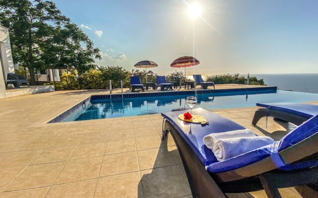 Detached Villa, Private Heated Pool, Outstanding Sea Views, Sleeps 6, Free Wifi