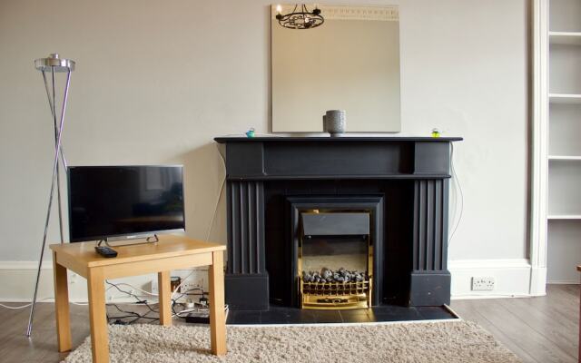 Central 2 Bedroom Flat in Leafy Marchmont