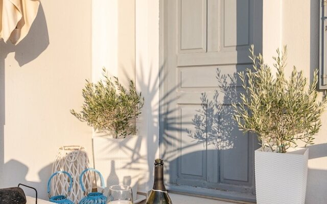 Paradise, Traditional Cycladic House