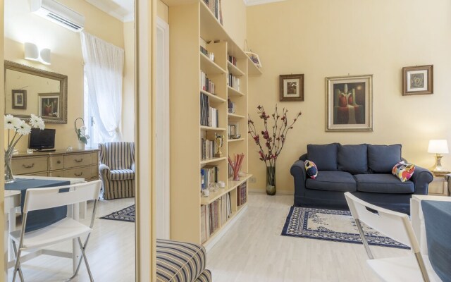 Ara Pacis Elegant Flat