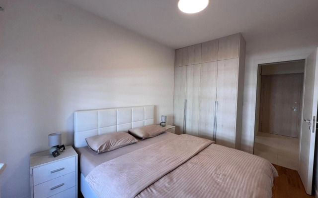 White Homes Apartments • Central Point