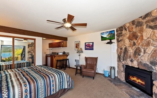 055 - Lakefront Ski Getaway