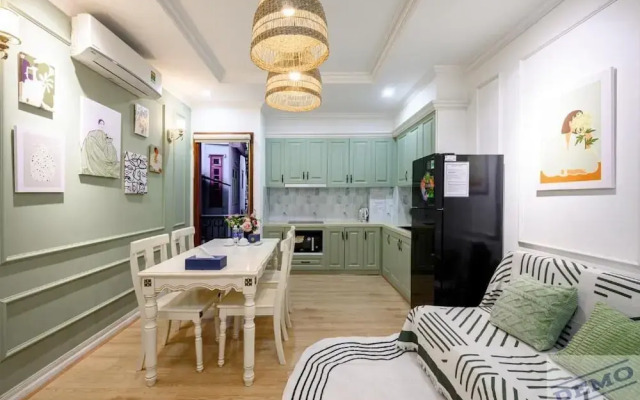 Luxe Paradise Suites Dich Vong Hau