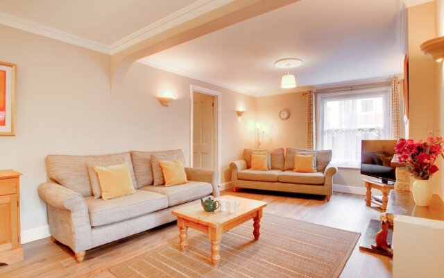 Chic Holiday Home in Swanage With Garden