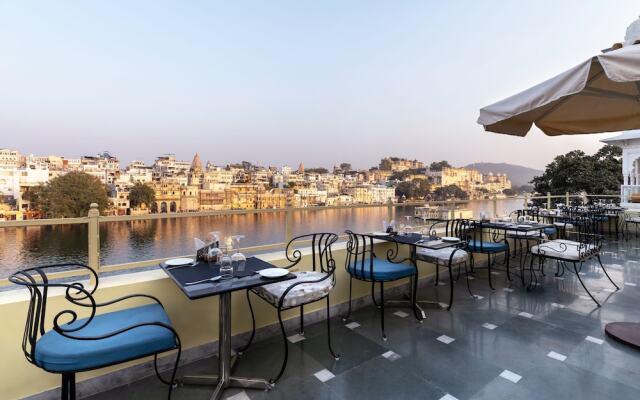 Hotel Sarovar on Lake Pichola