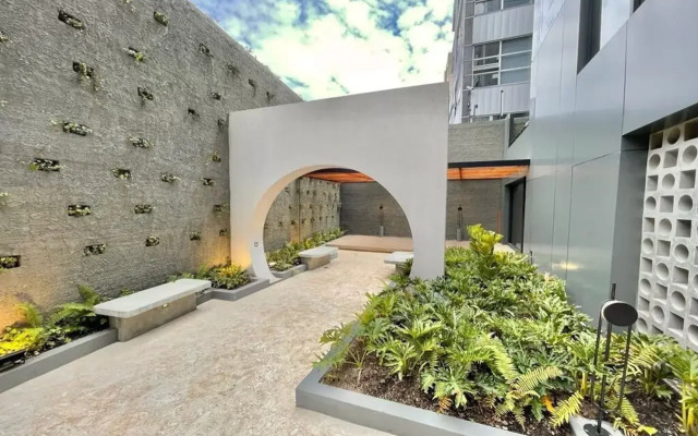 ICON 100 Luxury Apartasuites