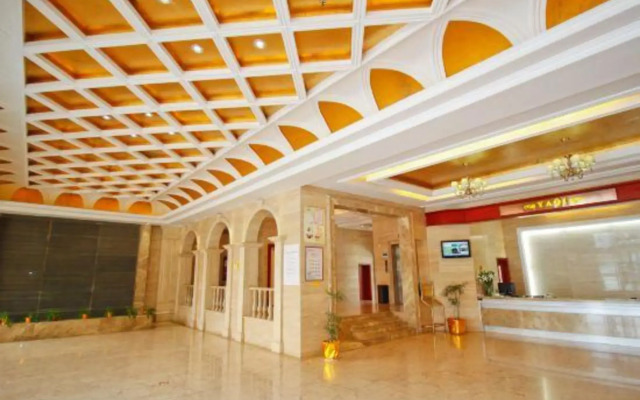Yaqi Business Hotel (Hefei High-speed Rail South Station North Square)