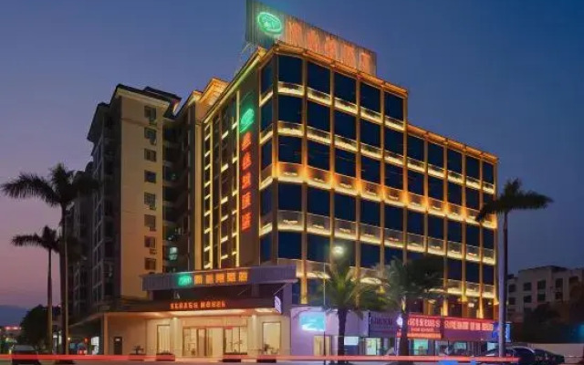 Vienna Hotel (Zhaoqing East Railway Station Dinghushan Scenic Area)