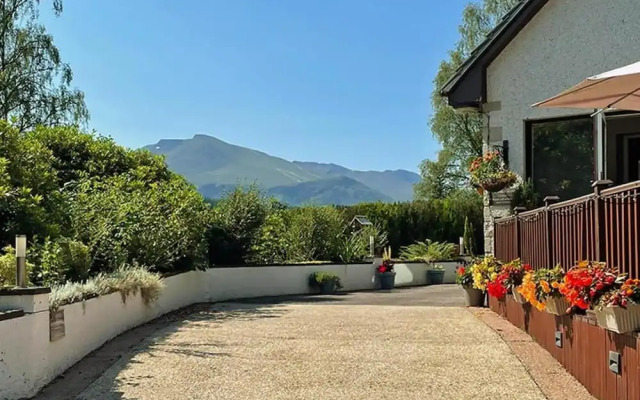 Highland Comfort With Mountain Views