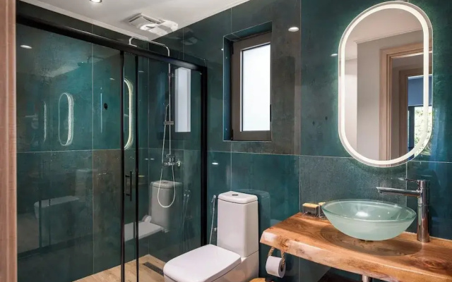 Phos Elegant Residences by Konnect, 400m to the beach