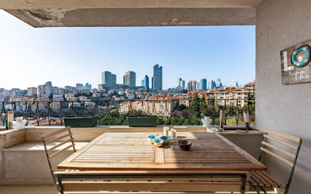 House With Balcony and City View in Besiktas